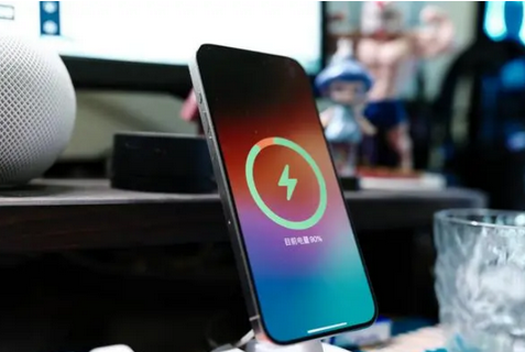 左云苹果15换屏服务分享用什么充电器给iPhone15充电更好 